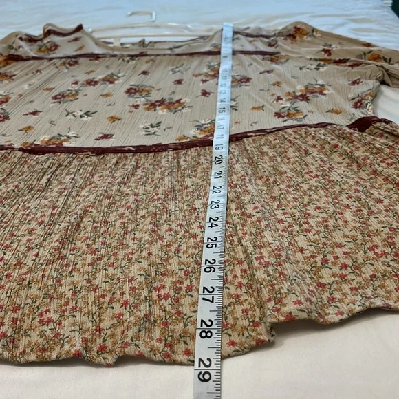 Maurices Top, Keyhole Back, Ruffle Hem, Beige with Multicolor Floral, 3X - Picture 9 of 12
